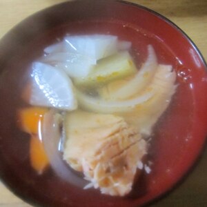 魚菜のうまみたっぷり！あったか三平汁